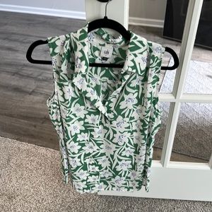 CAbi Bloom Top. Never worn. Size small.